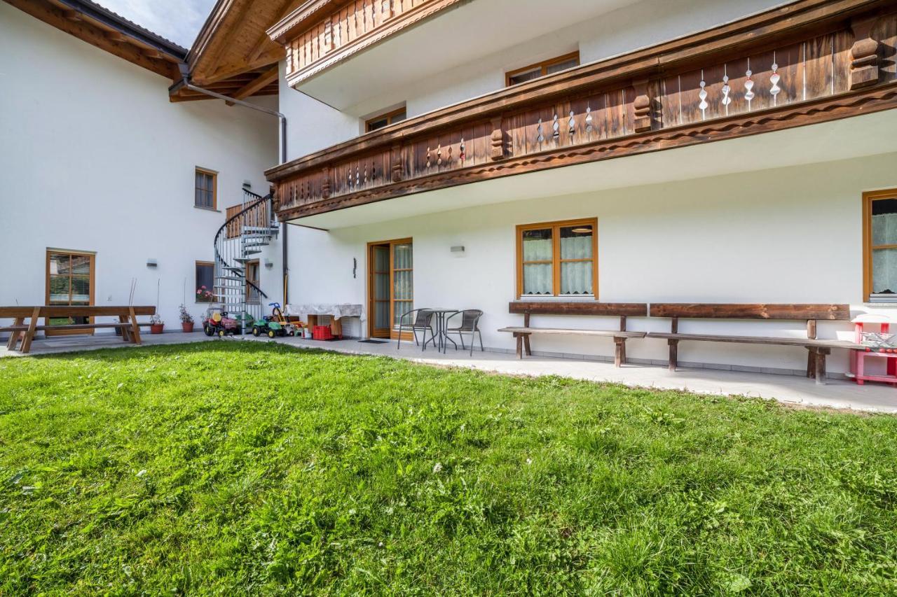 Parigger Apt Lavendel Racines Exterior photo